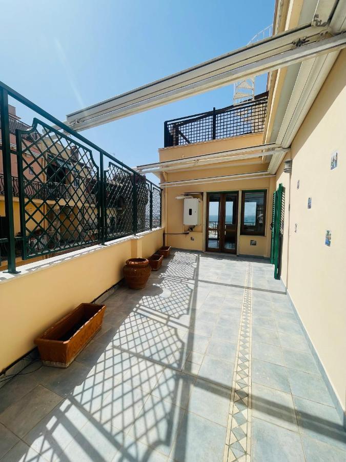 Newhouse Victoria - Sea View Apartment Nettuno Kültér fotó